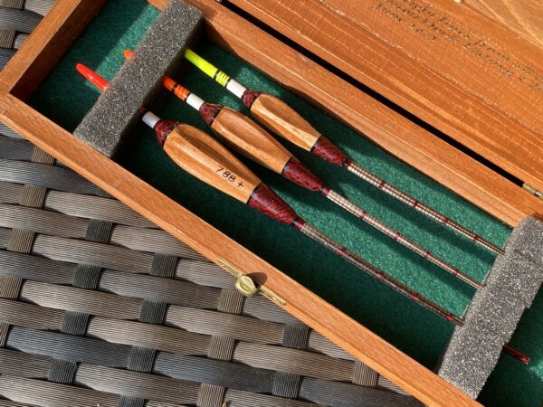 A set of 3 Traditional fluted body crow quill Avon style floats. - Image 4