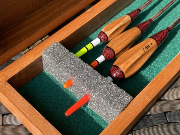 A set of 3 Traditional fluted body crow quill Avon style floats. - Image 2